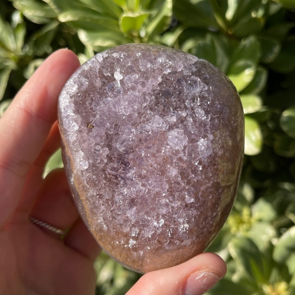 High Sparkle Amethyst Ethically Sourced from Madagascar - Picture 1 of 2
